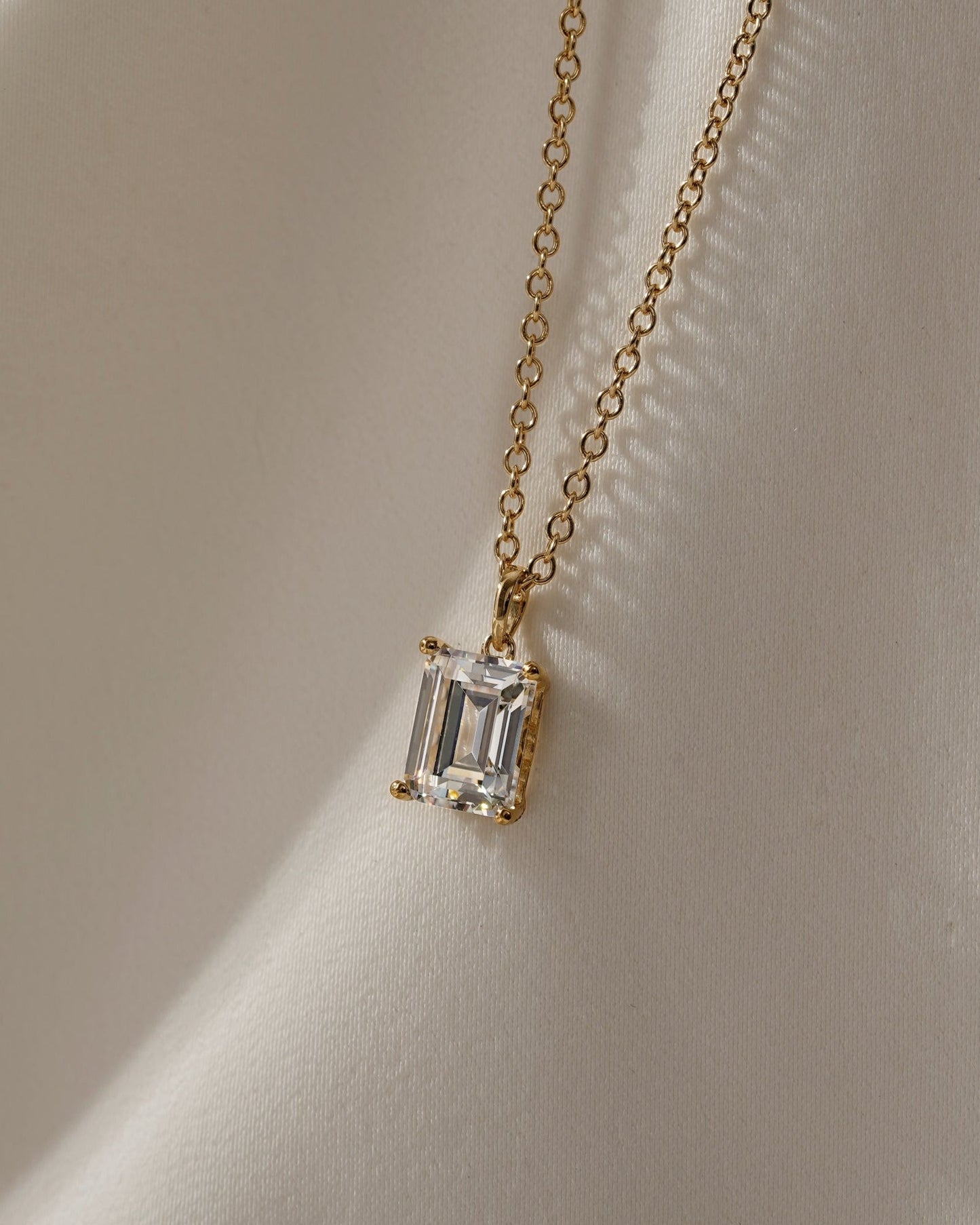 Diamonbliss Lab-Grown Diamond 2.0 cttw Emerald Solitaire Necklace